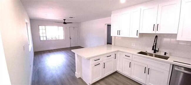 Building Photo - 6112 Spring Lake Terrace