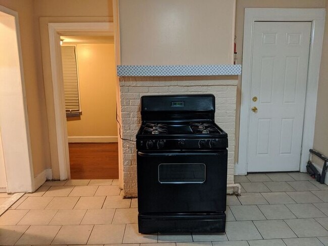 Building Photo - Three-Bedroom Apartment Near Public Transportation
