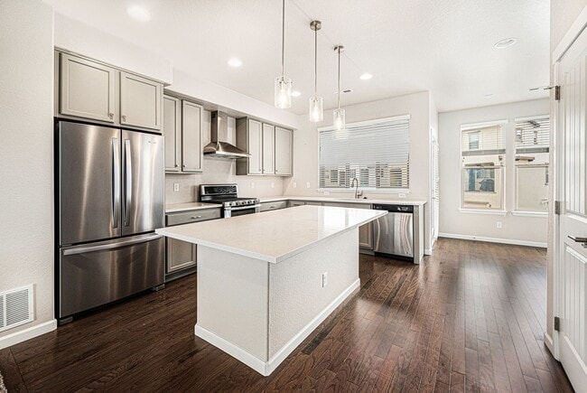 Building Photo - Stunning Solterra Townhome with Spacious B...