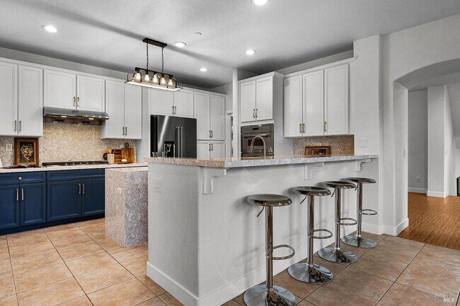 Building Photo - Luxury Living in Fountaingrove