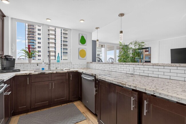 Building Photo - 1370 S Ocean Blvd