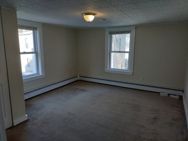 Building Photo - 143 Chestnut St