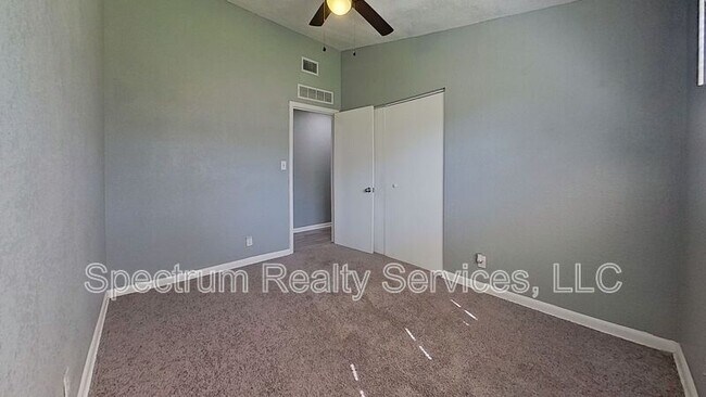 Building Photo - 9276 Greenleaf Rd