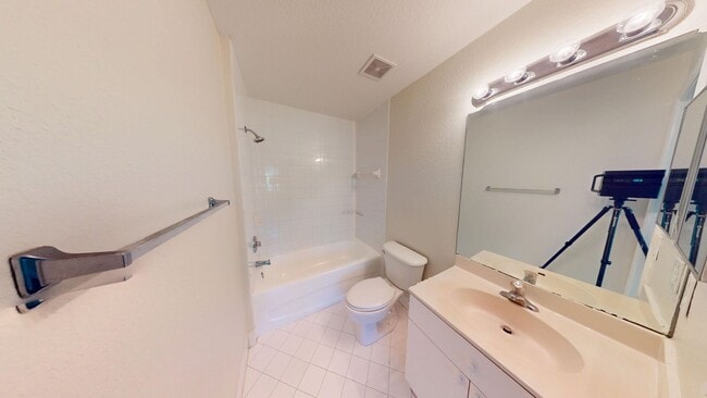 Building Photo - 2BD/2BA Condo in Briar Bay!