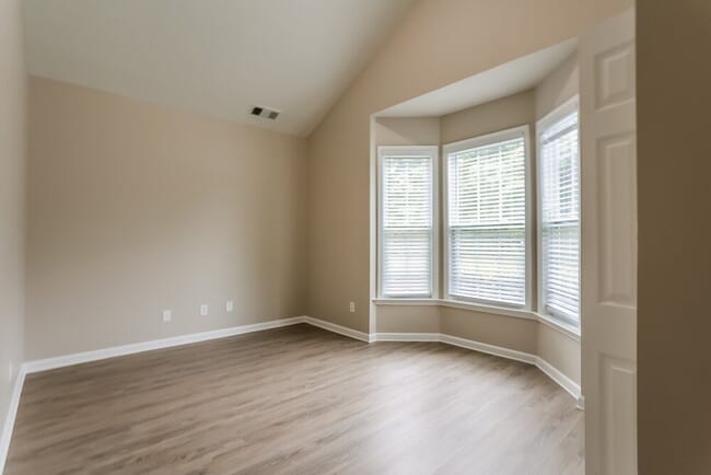 Building Photo - 2839 Stonewall Ln SW