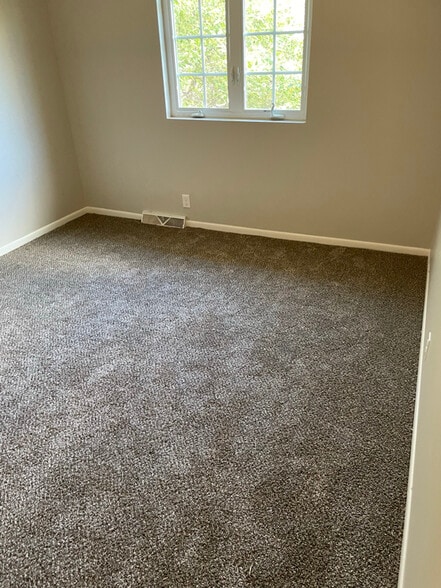 Building Photo - 3821 Davenport St