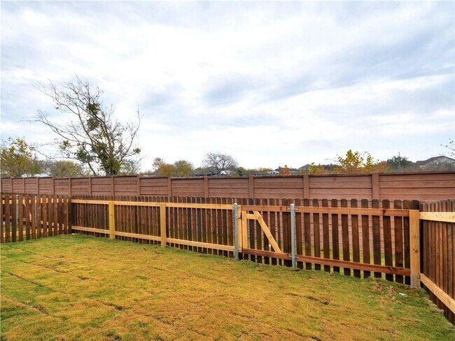 Building Photo - 17201 Leafroller Dr