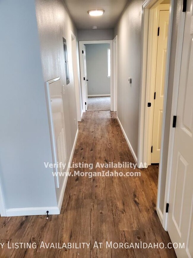 Building Photo - 10096 W Garverdale Ln