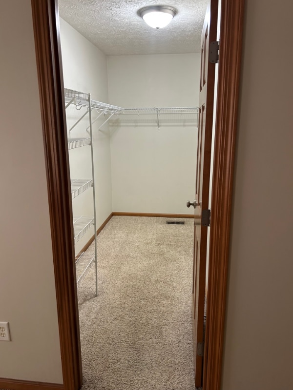 Building Photo - 2439 Meadowpoint Dr