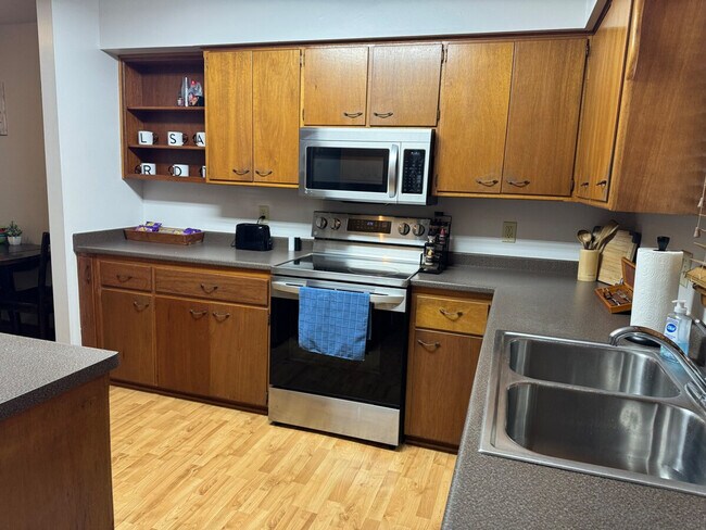 Building Photo - 202 NW Sharmin Dr