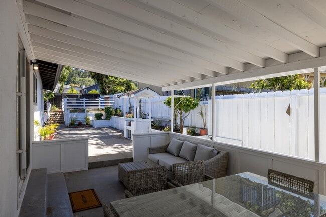 Building Photo - 1571 David Ave