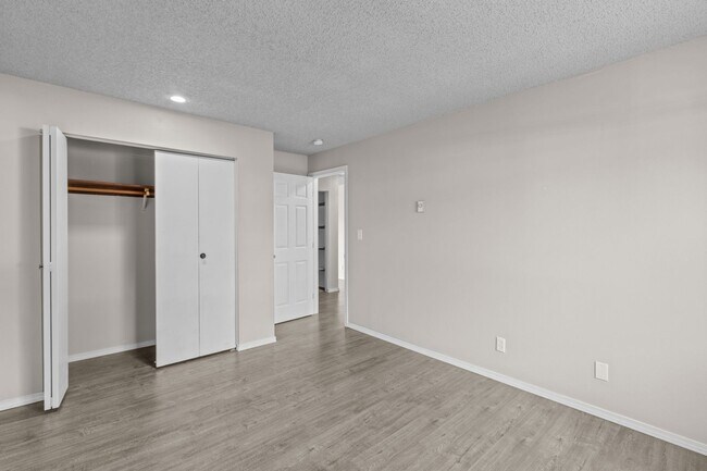 Building Photo - ONE MONTH FREE RENT! 2 bedroom 1 bath in S...