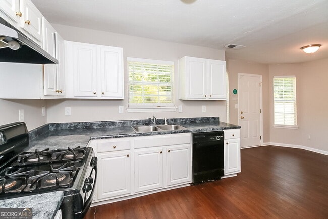 Building Photo - 3234 Diamond Blf