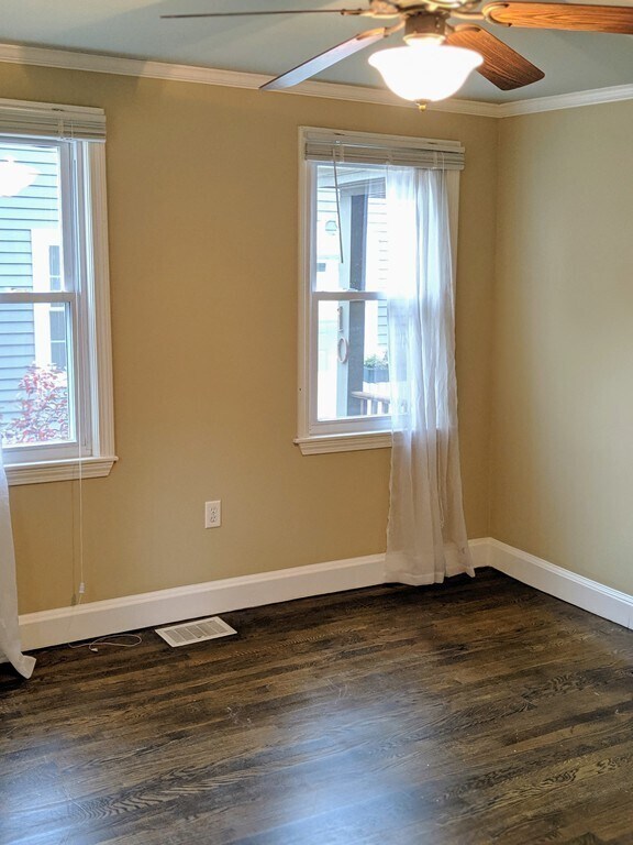 Building Photo - 10 Woodbury Ct
