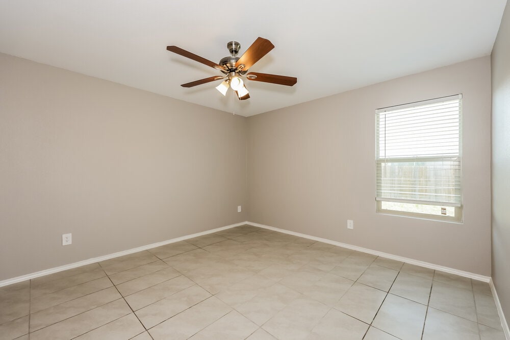 Building Photo - 1149 Crestview Dr