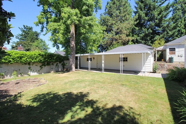Building Photo - 8111 SW 8th Ave