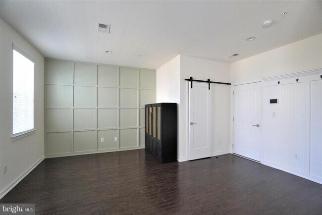 Building Photo - 13 Jessop Ln