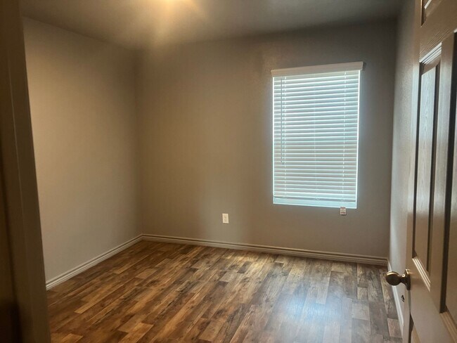 Building Photo - 2814 Leroy Cir