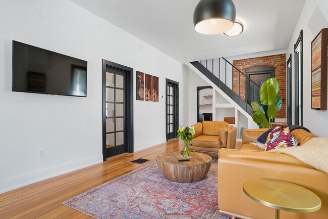 Building Photo - 469 Delaware St