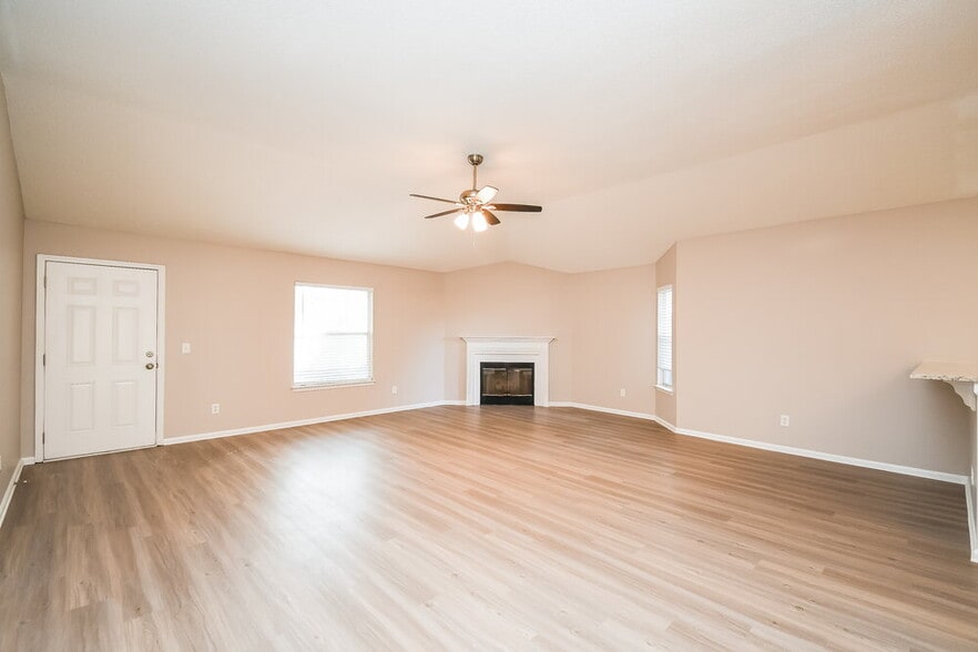 Building Photo - 1368 High Plains Dr W