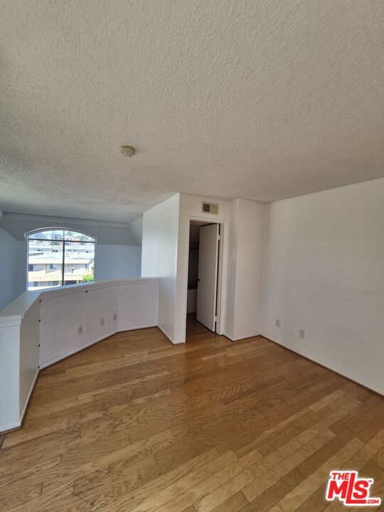 Building Photo - 1529 S Bundy Dr