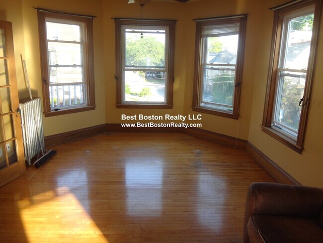 Building Photo - 26 Marathon St