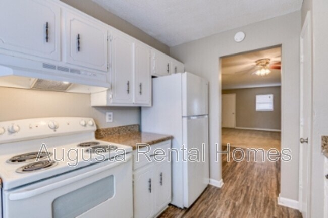 Building Photo - 3001C Strickland Court