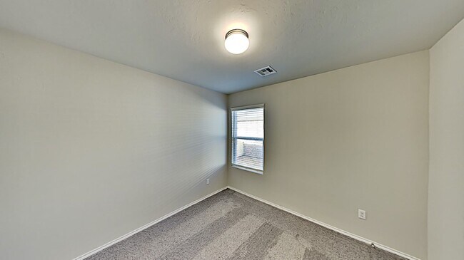 Building Photo - Very Nice 3 Bedroom 2 Bath Home in Yukon Schools