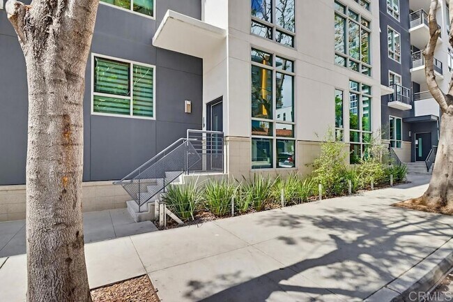 Building Photo - 425 W Beech St
