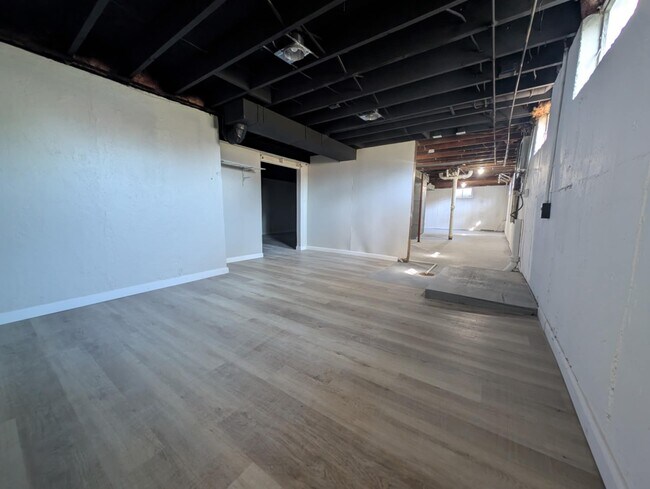 Building Photo - 630 Gerald Ave