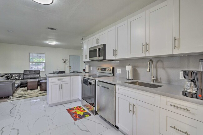 Building Photo - 846 NW 111th St