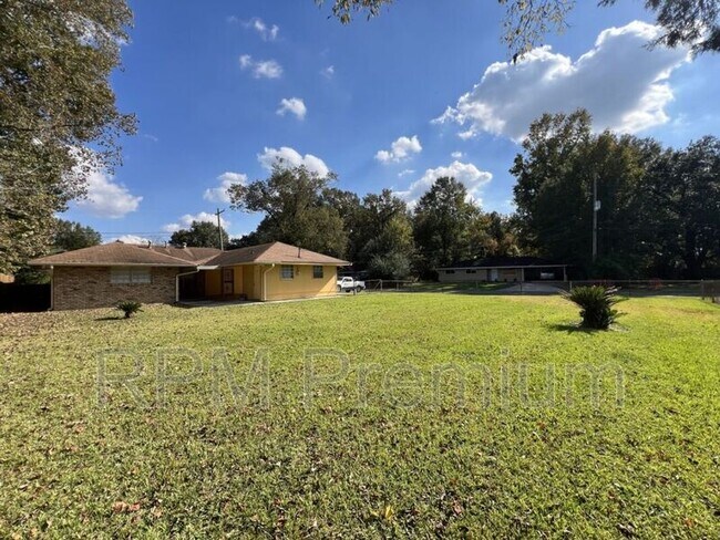 Building Photo - 8823 Cefalu Dr