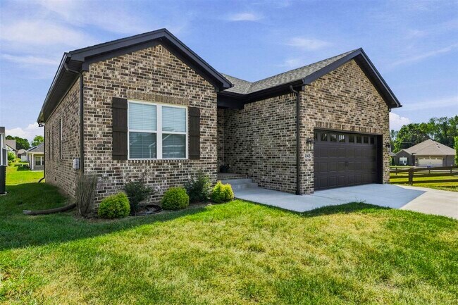Building Photo - 845 Poplar Log Dr
