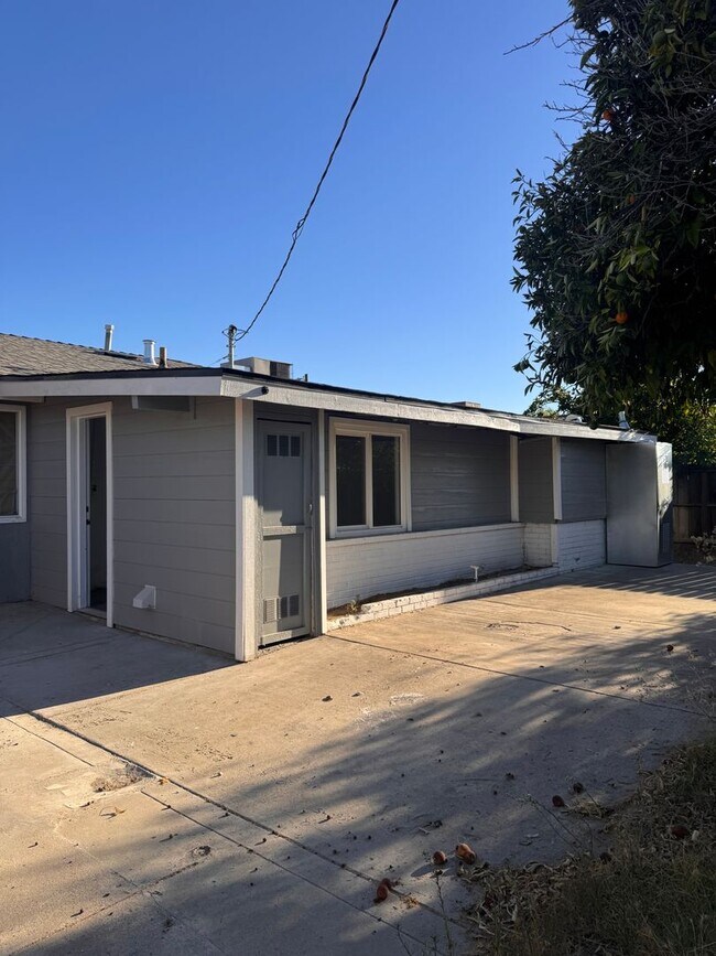 Building Photo - Single Family Home