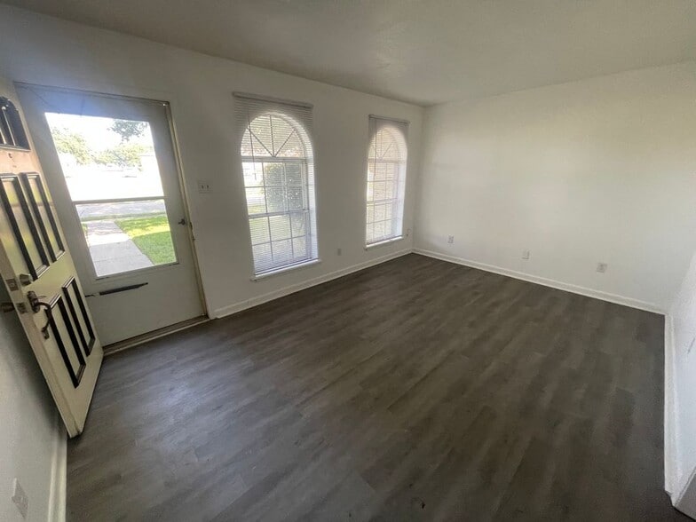 Building Photo - 2310 Bobbie St