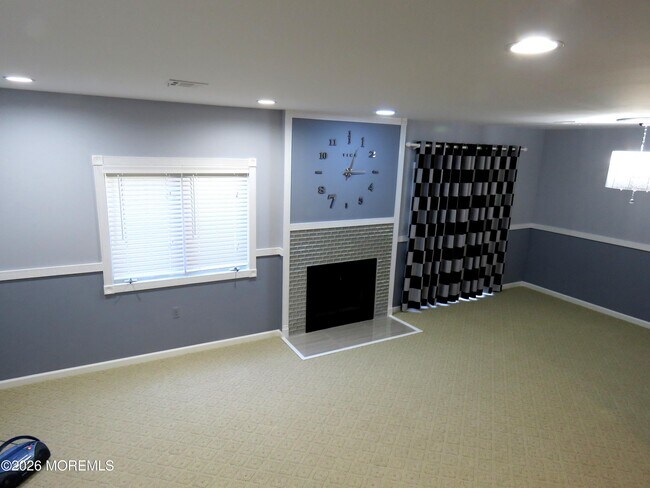 Building Photo - 273 Plum Dr