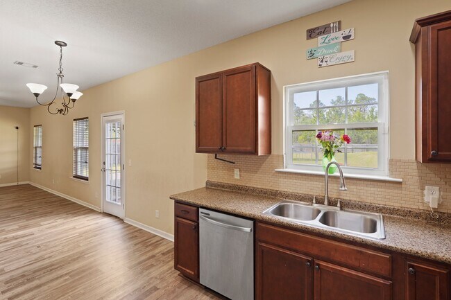 Building Photo - 966 Mustang Ln NE