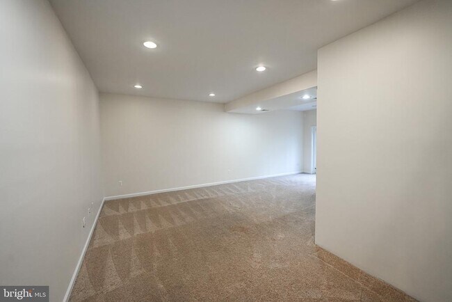 Building Photo - 4230 Avon Dr