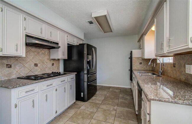 Building Photo - 3605 Kingsway Dr