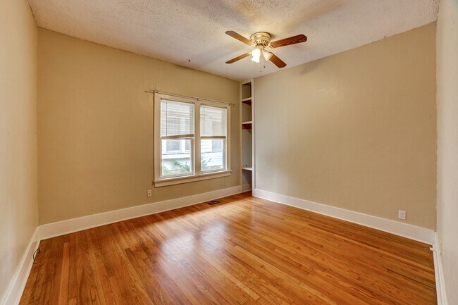 Building Photo - 2 Bed / 1.5 Bath in Midtown close to Utica...