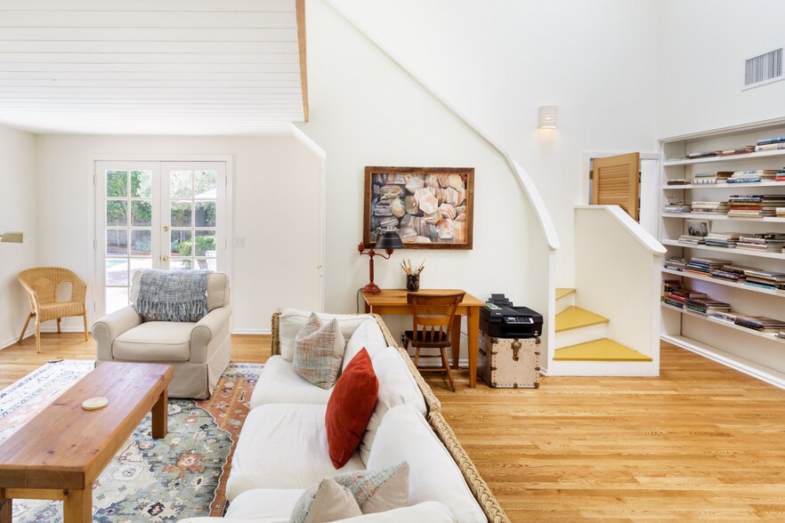 Studio - 5108 Strohm Ave