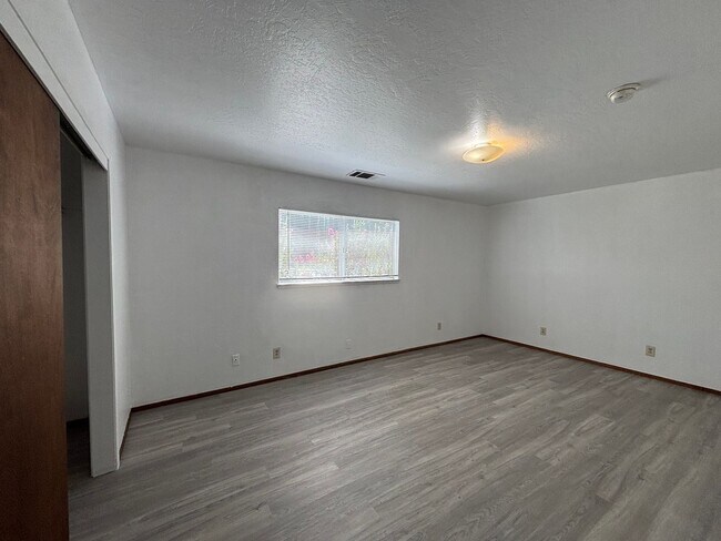 Building Photo - 1455 Alamo Dr