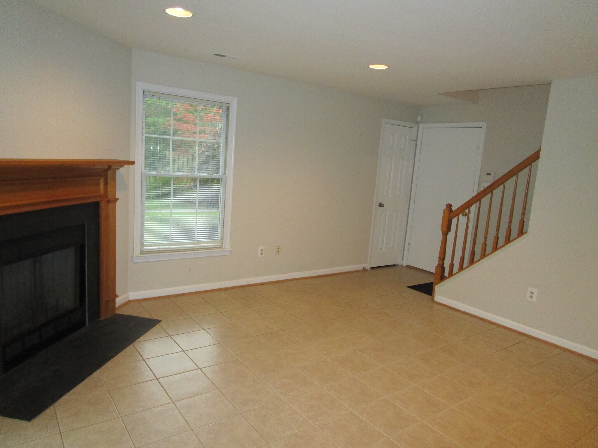 Building Photo - 7073 Kings Manor Dr