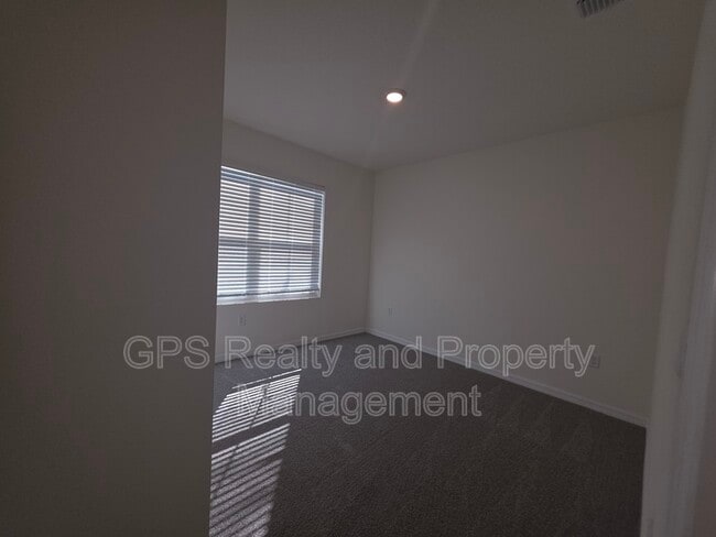 Building Photo - 33409 Country House Dr