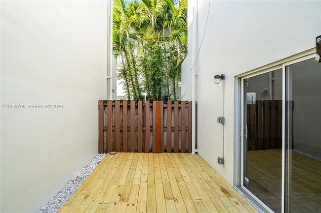 Building Photo - 2945 Bridgeport Ave