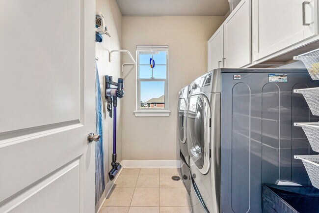 Building Photo - 9325 E 58th Dr