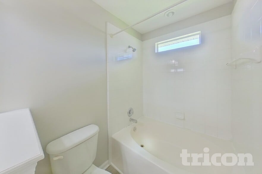 Building Photo - 6830 Shoreline Ln