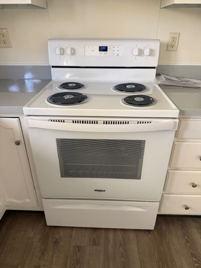 Building Photo - Country Living with a Recently Remodeled 2...