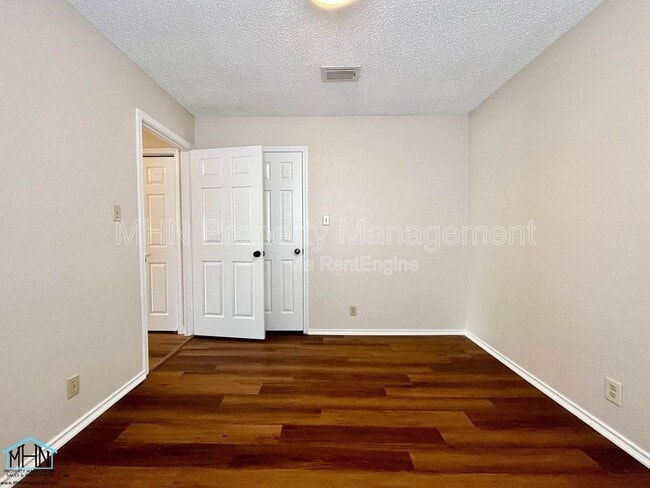 Building Photo - 1627 Firwick Dr