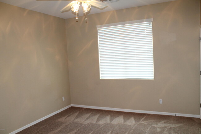 Building Photo - 9059 W Red Fox Rd